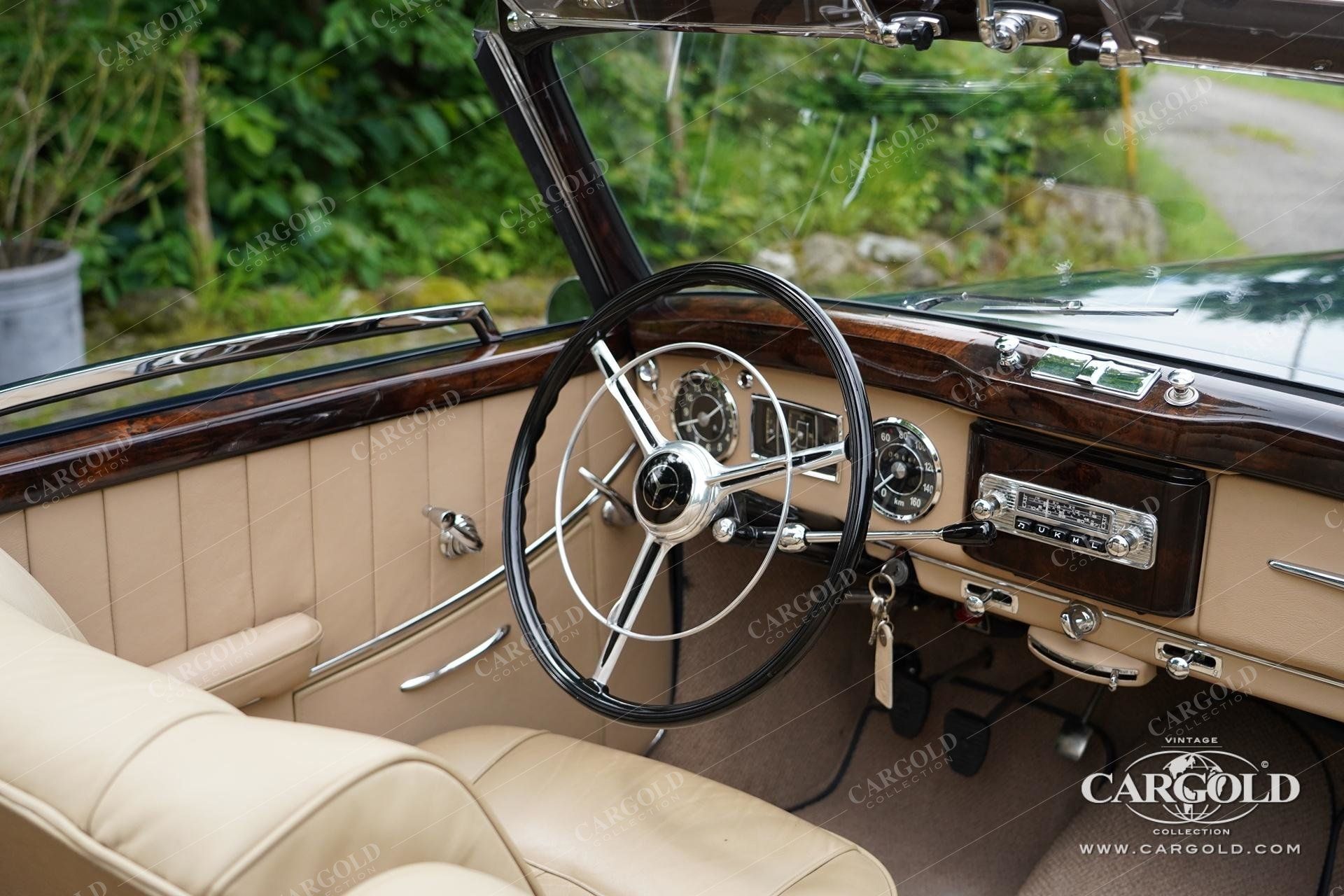 Mercedes-Benz 220 A Cabriolet 3