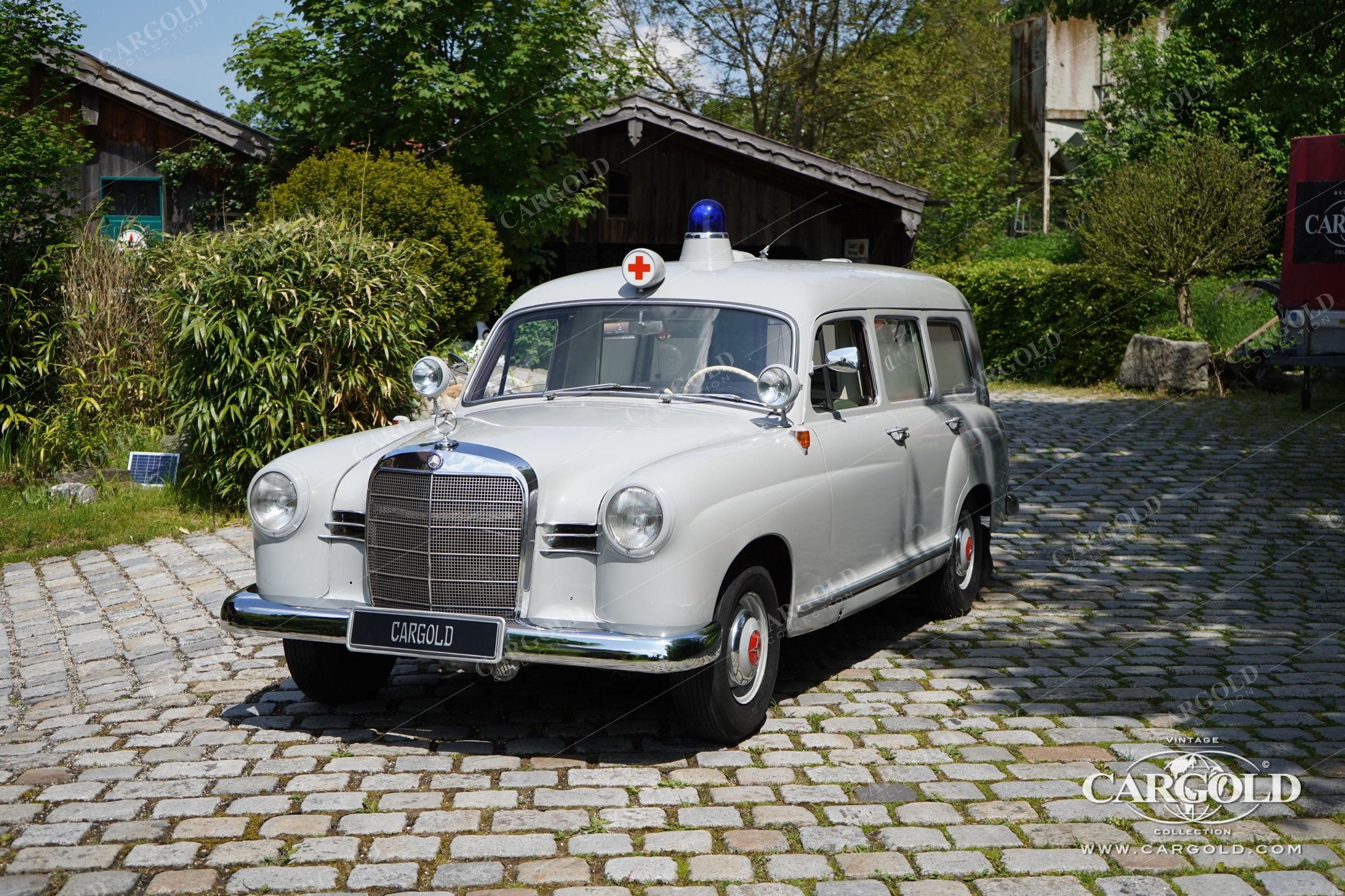 Mercedes-Benz 190 D Binz Krankenwagen 11