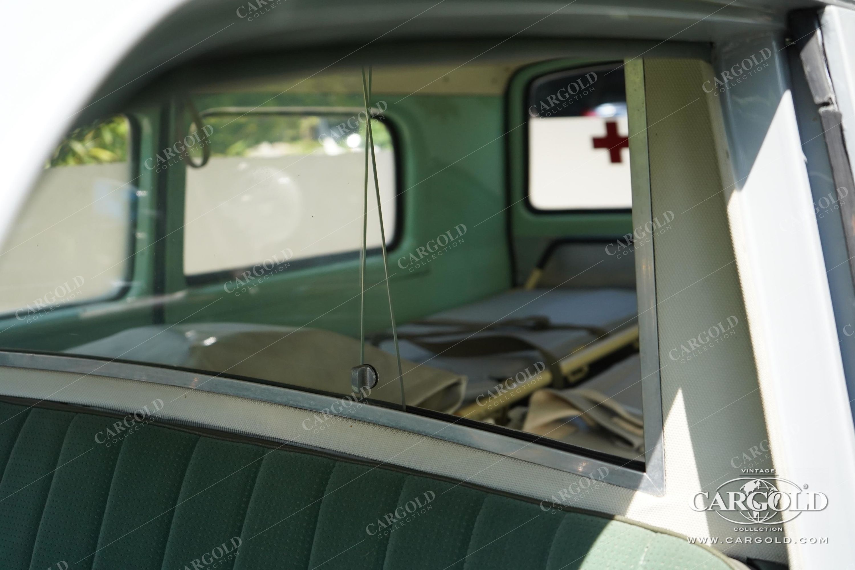 Mercedes-Benz 190 D Binz Krankenwagen 13