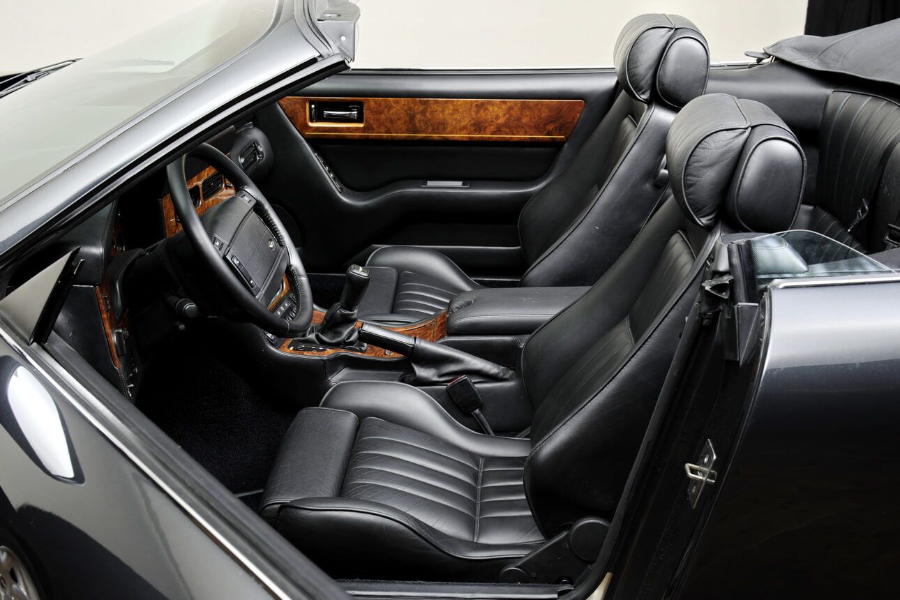 Aston Martin Virage Volante 7