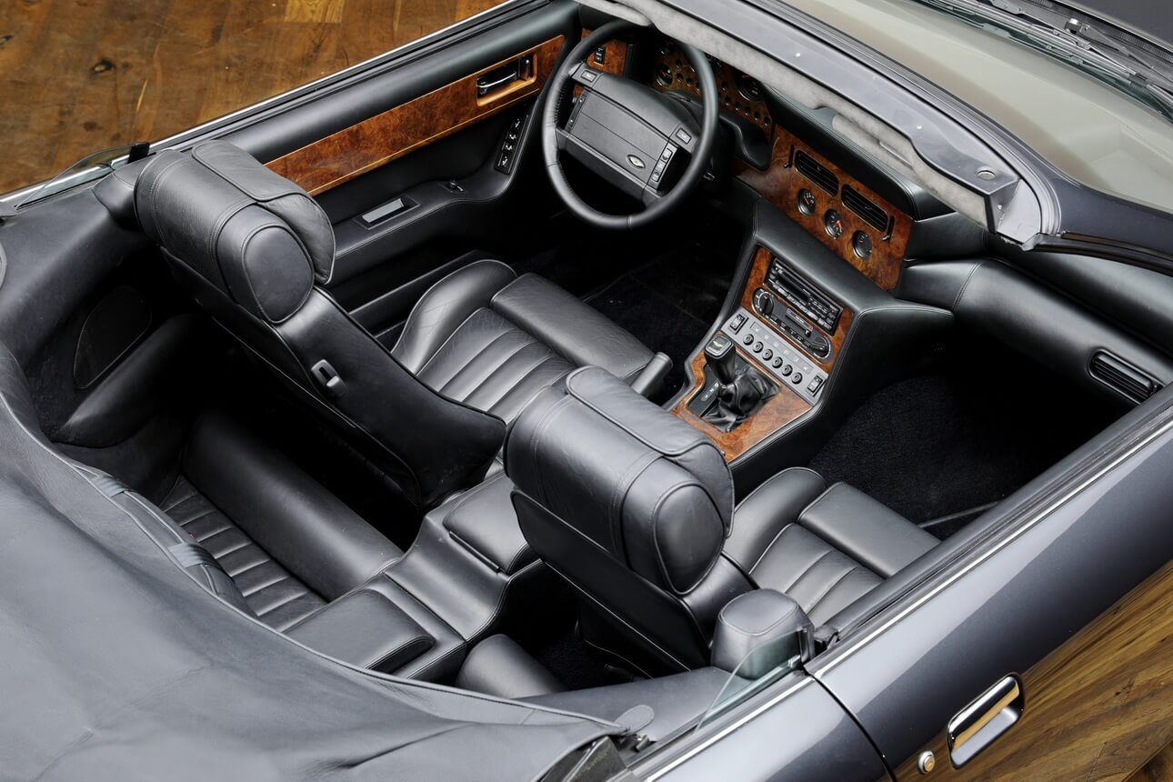 Aston Martin Virage Volante 13