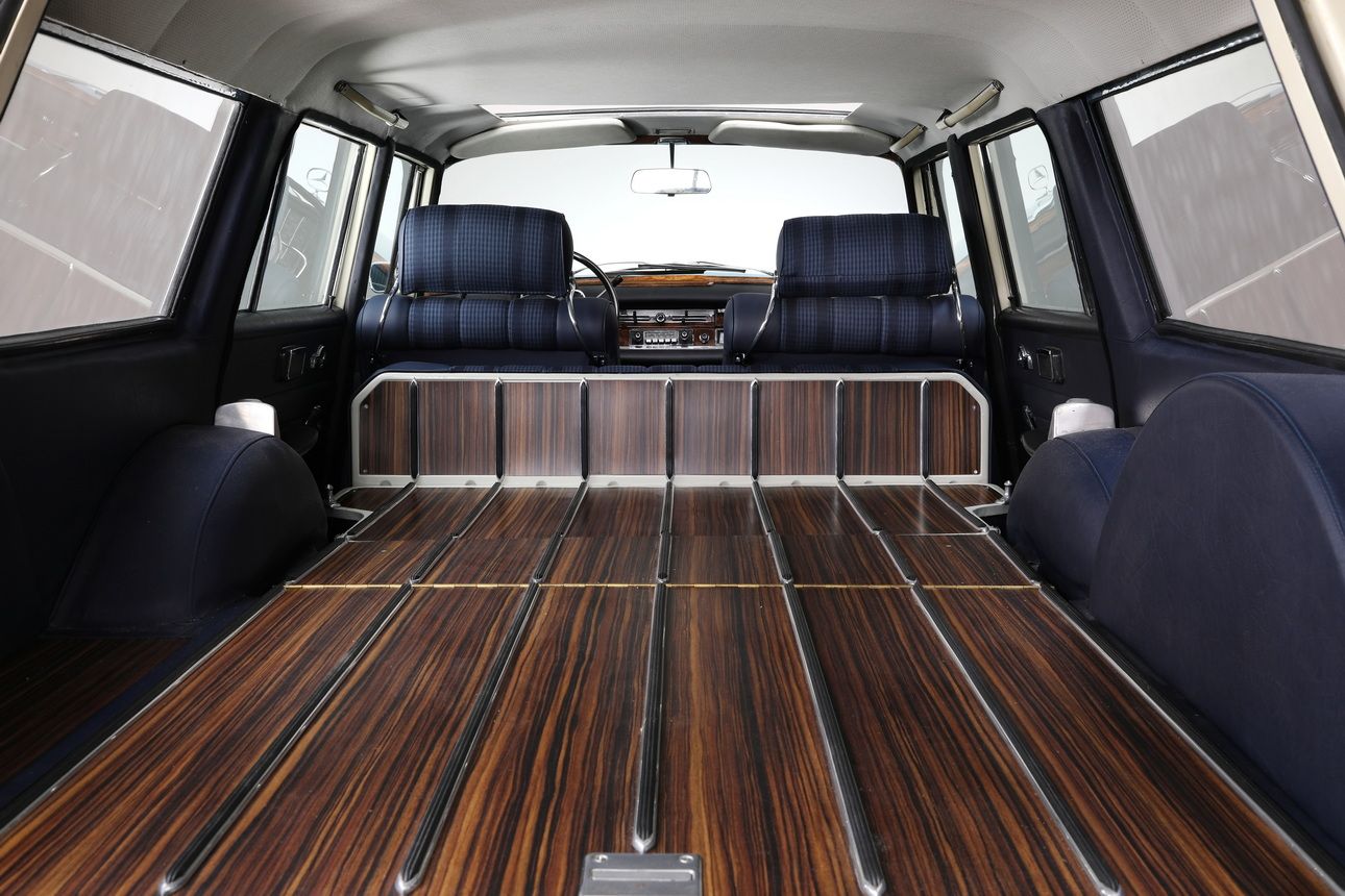 Mercedes-Benz 230 S Universal 12