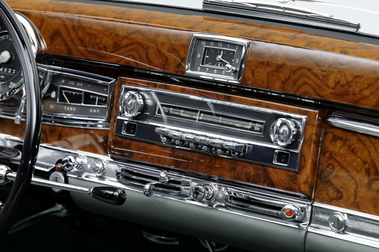 Mercedes-Benz 300 S Roadster 12