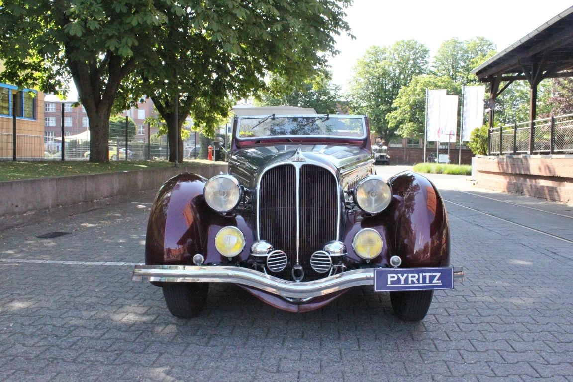 135 M Cabriolet by Henri Chapron 8