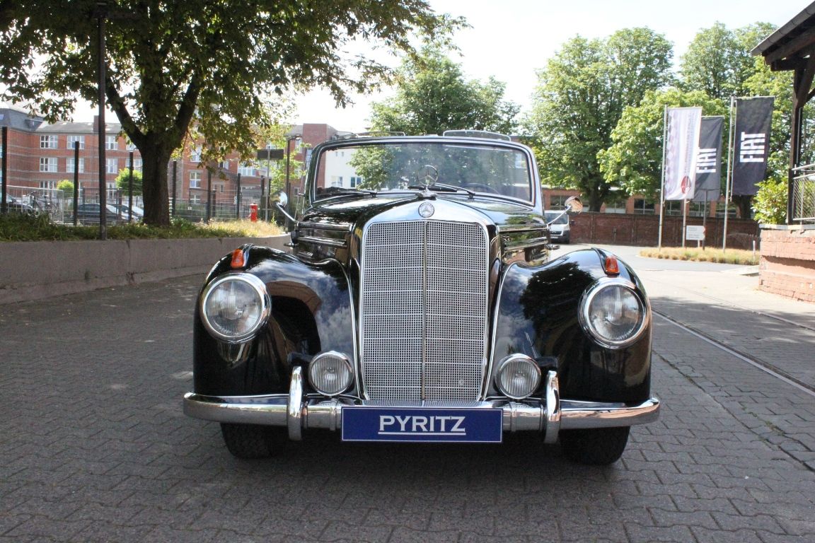 Mercedes-Benz 220 Cab. A 10
