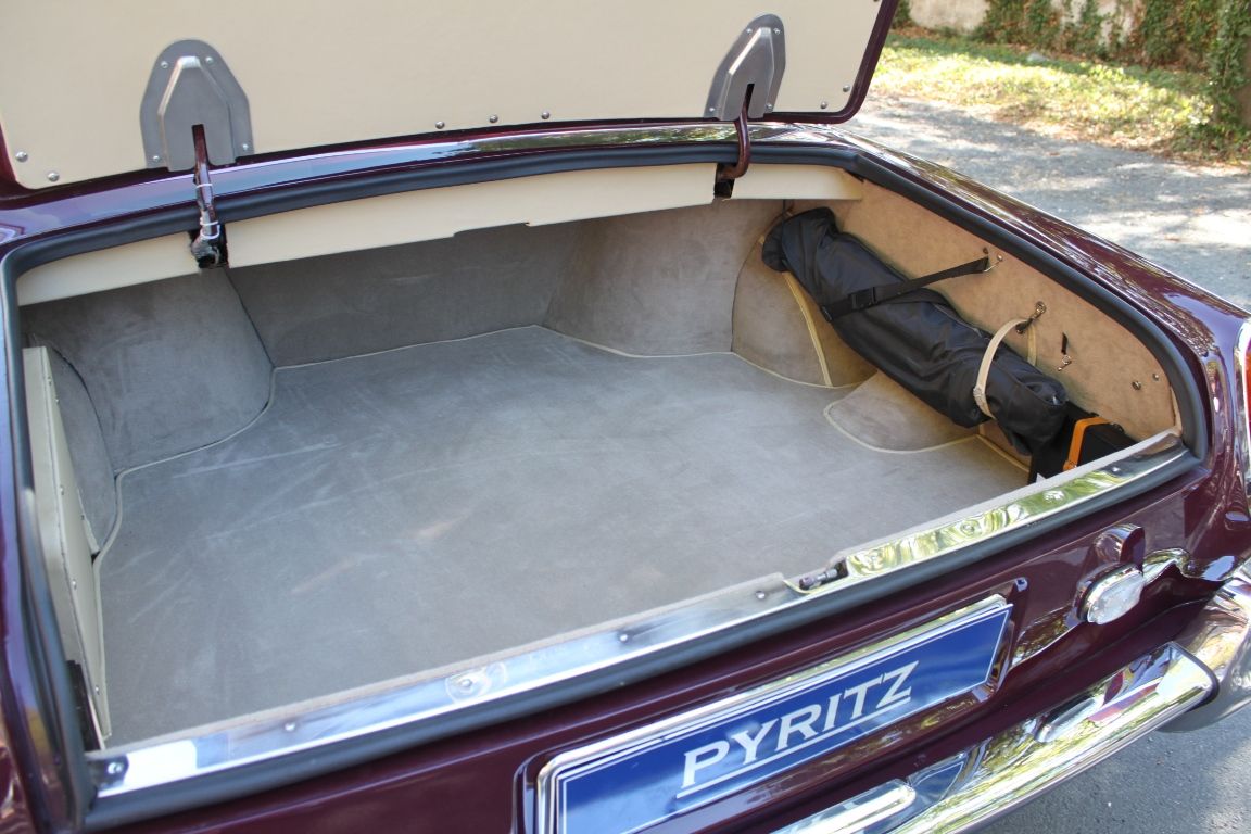 Corniche, 2 Door Saloon 13