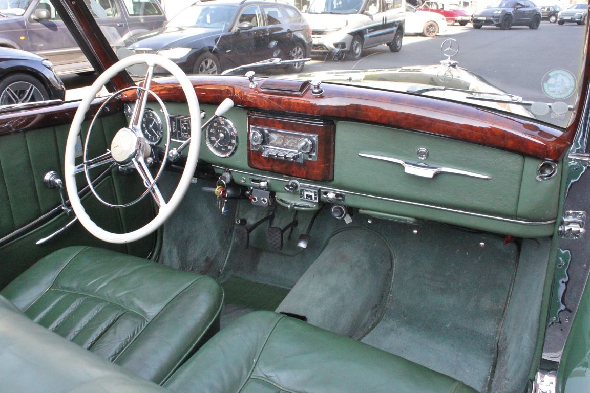 Mercedes-Benz 220 Cab. A 7