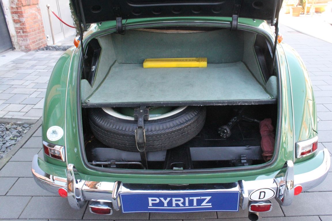 Mercedes-Benz 220 Cab. A 10