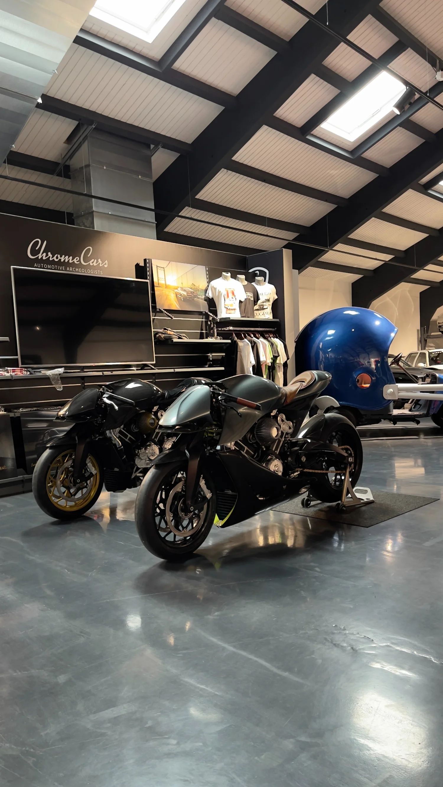 Aston Martin Bike Brough Superior 3