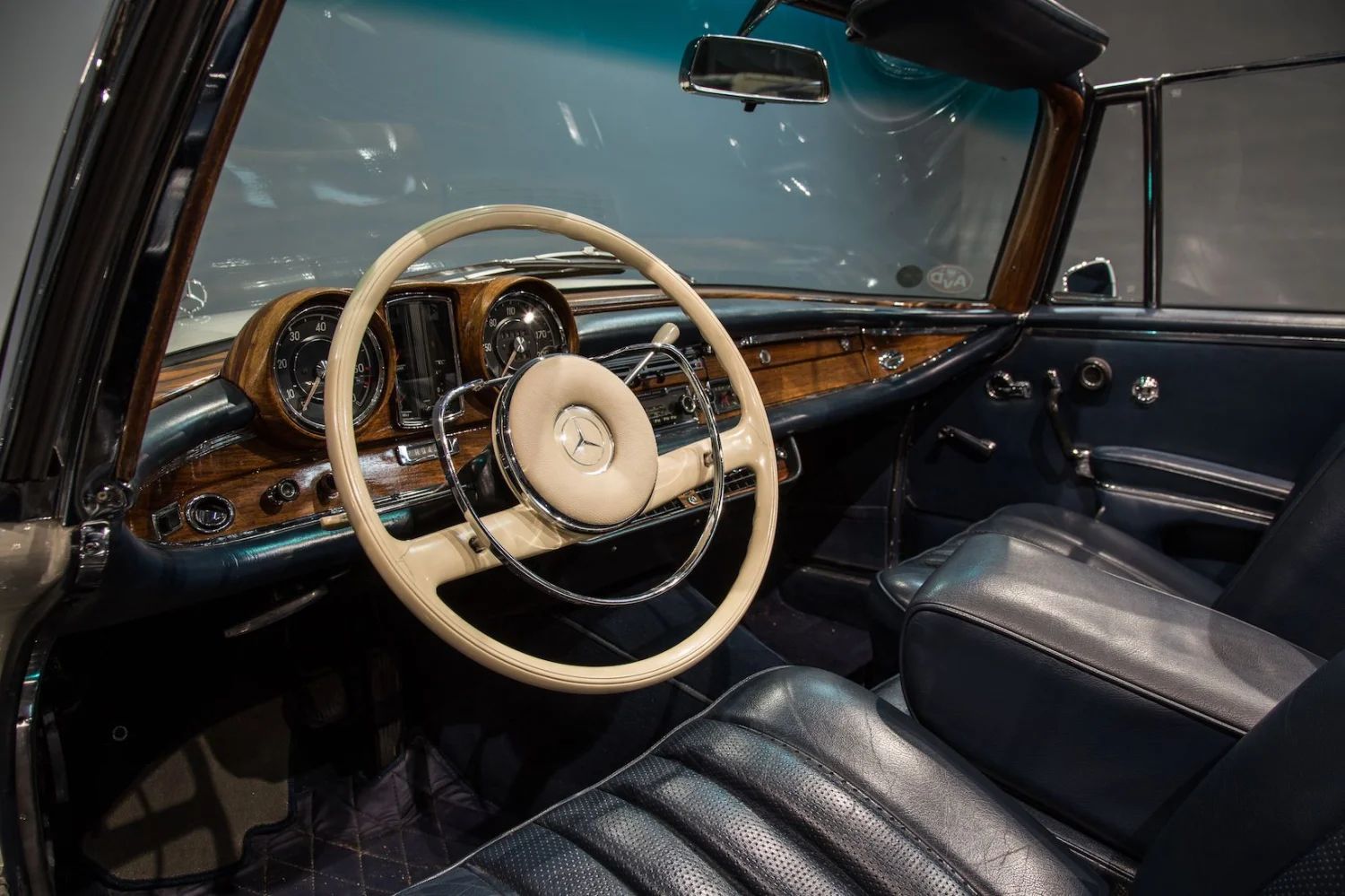 Mercedes-Benz 300 SE W112 6