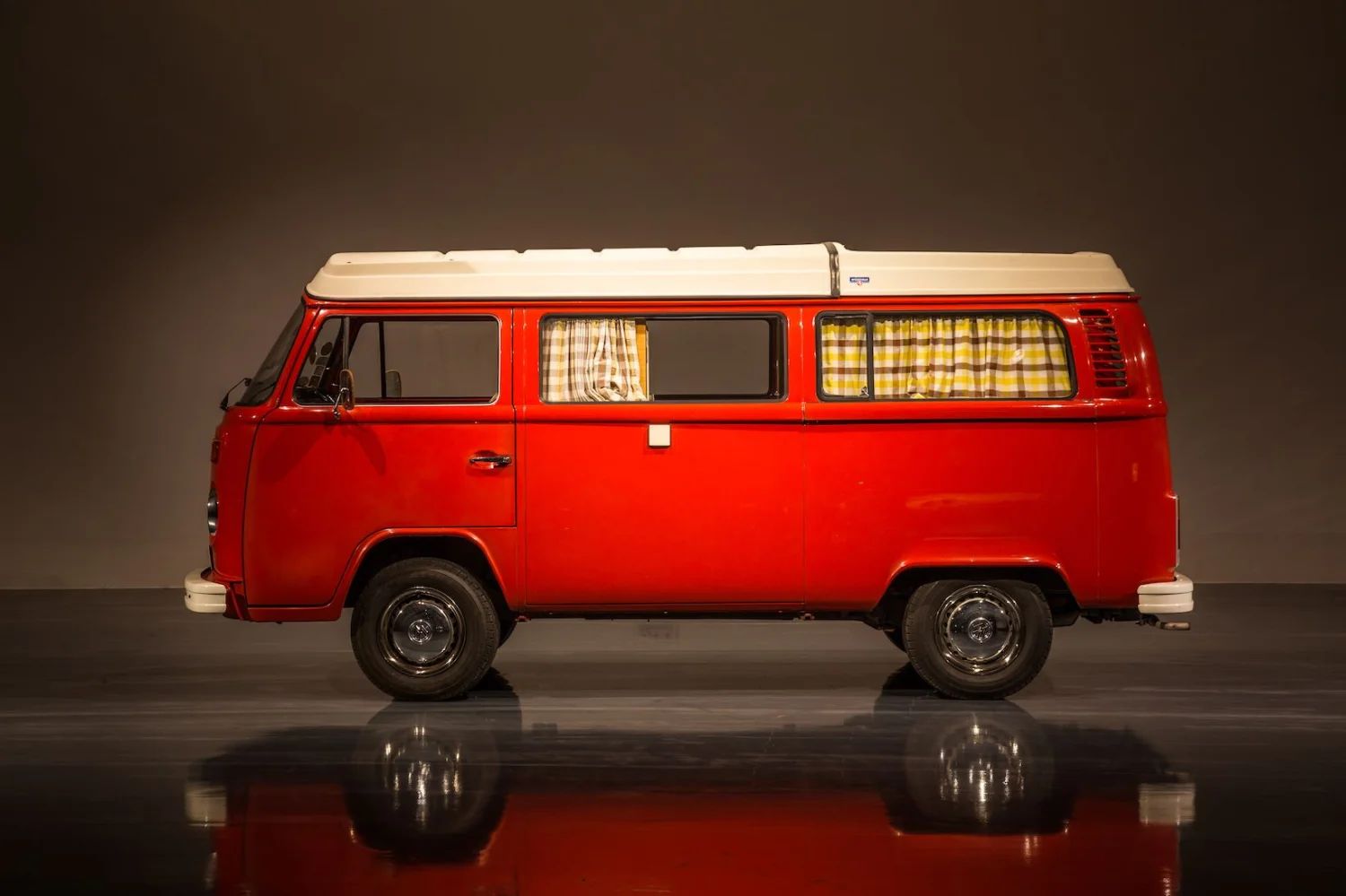 Volkswagen T2b Westfalia Madrid 3