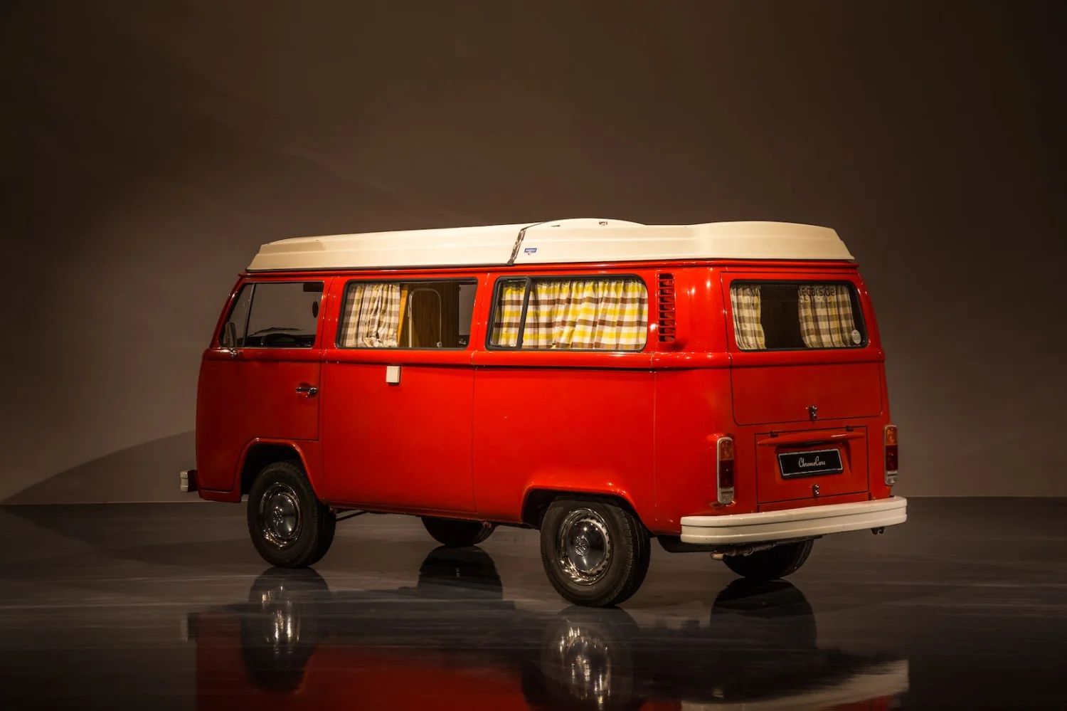 Volkswagen T2b Westfalia Madrid 4