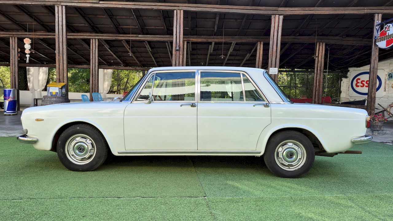 Lancia 2000 Iniezione 4