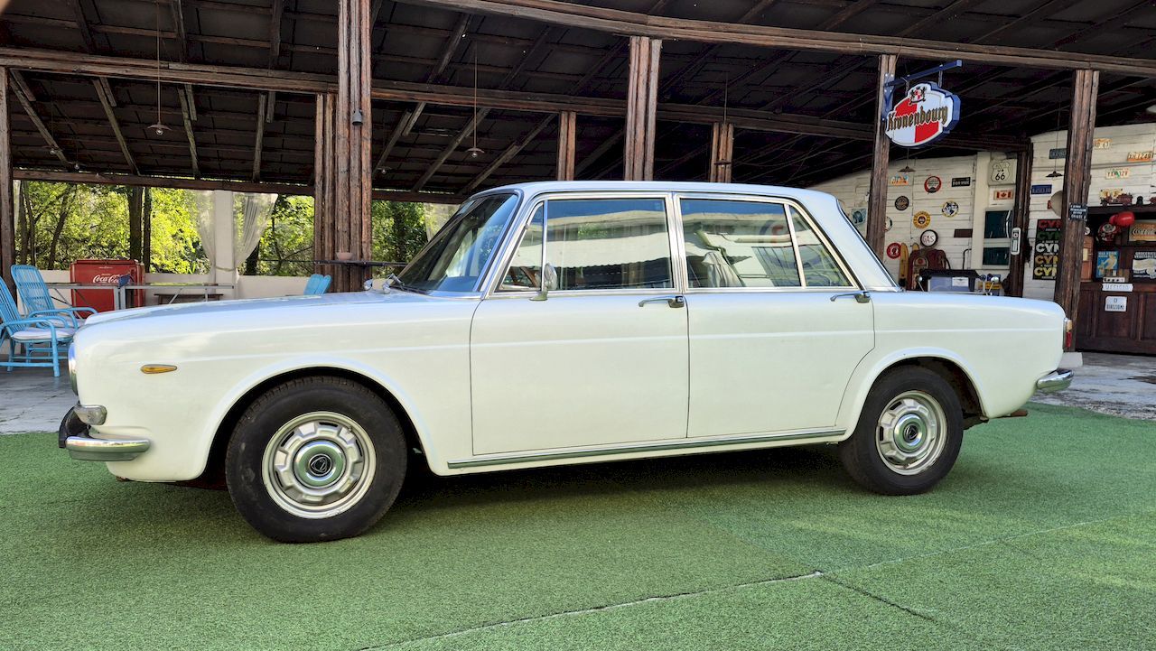 Lancia 2000 Iniezione 5