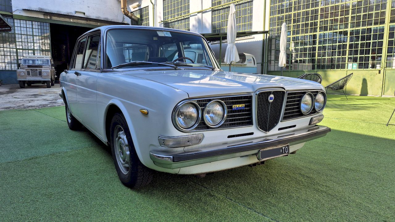 Lancia 2000 Iniezione 9