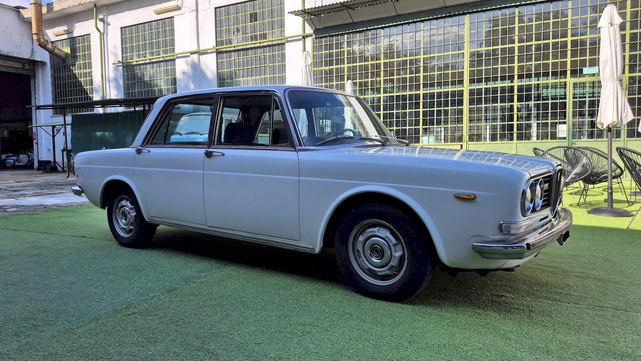 Lancia 2000 Iniezione 11