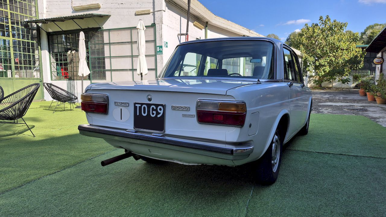Lancia 2000 Iniezione 15