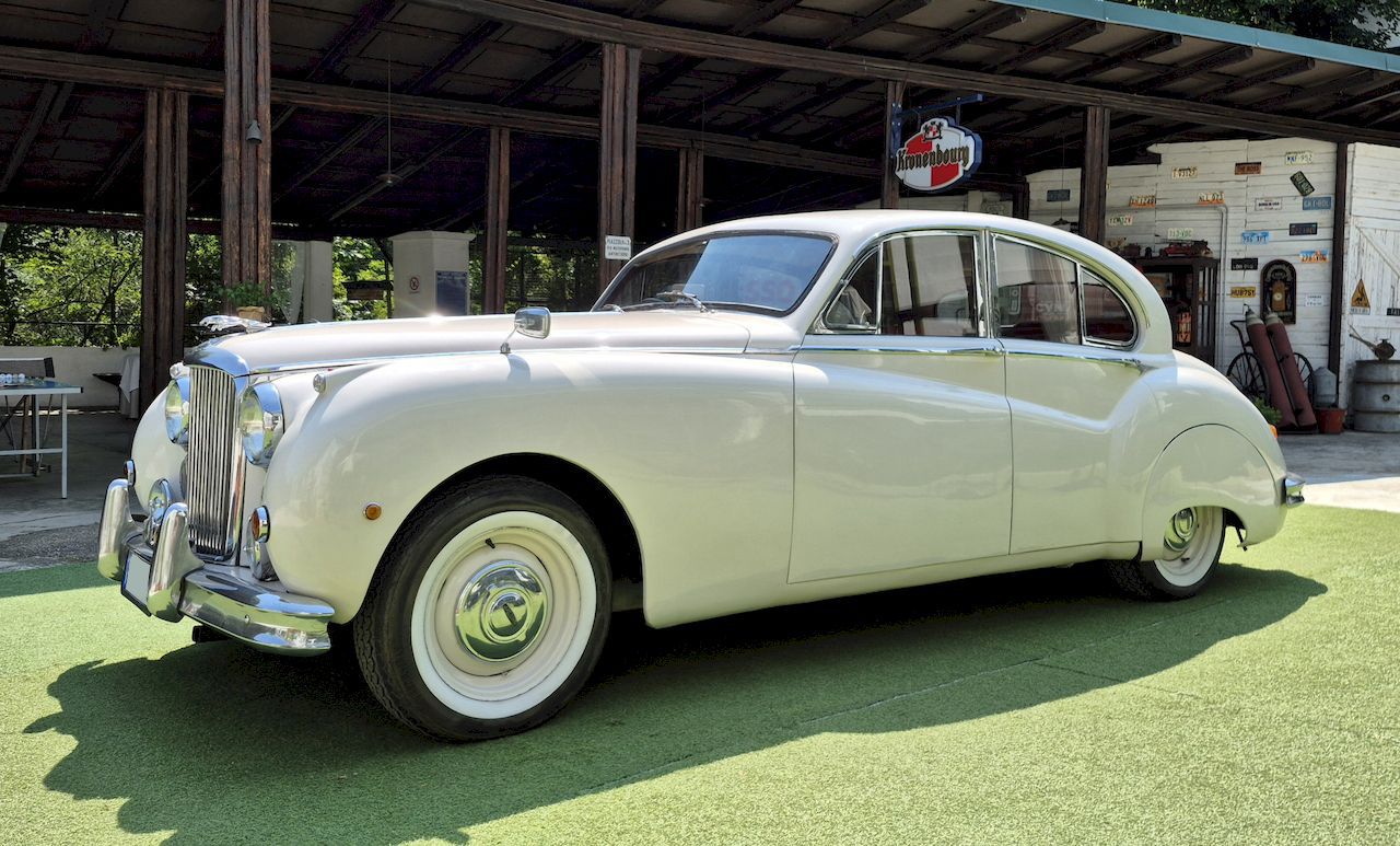 Jaguar Mk IX 2