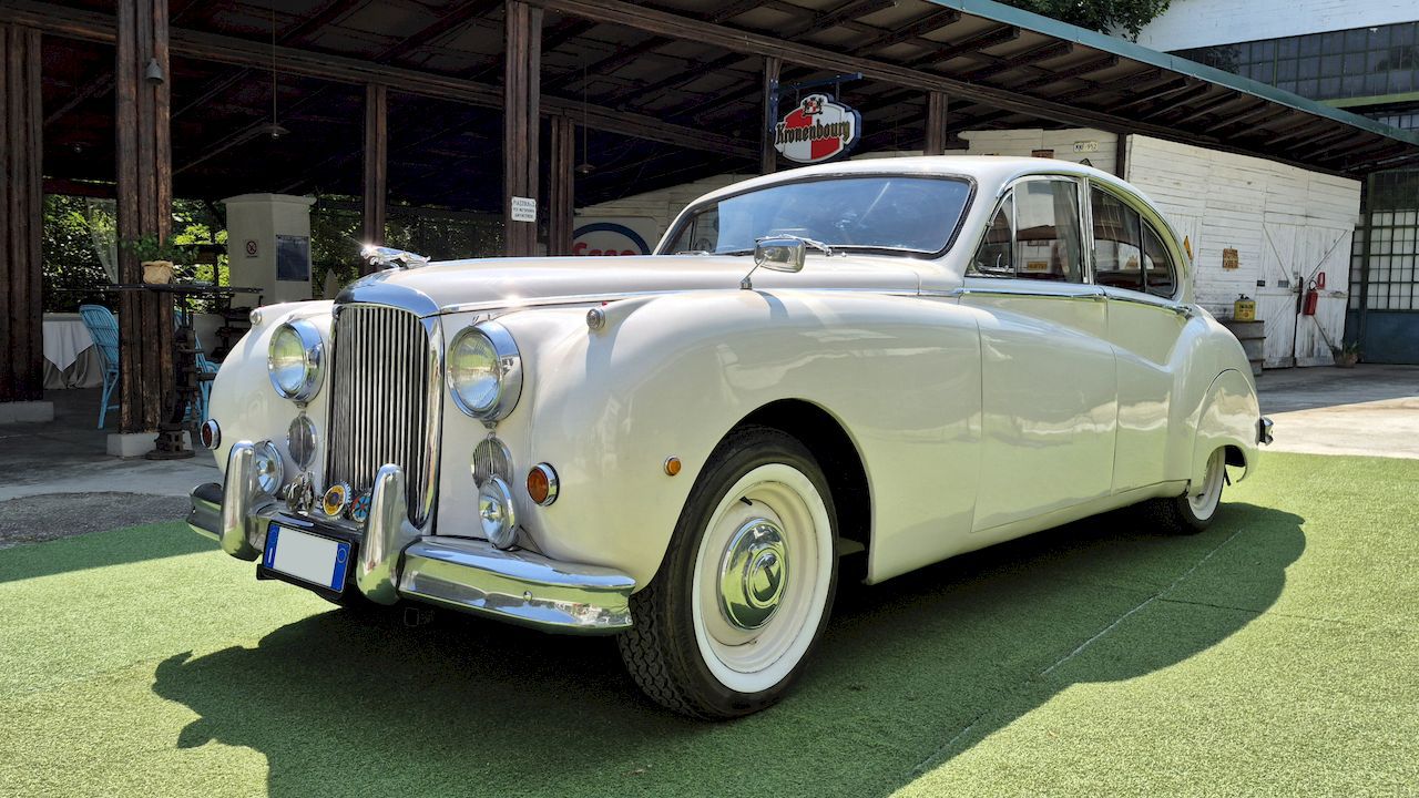 Jaguar Mk IX 6