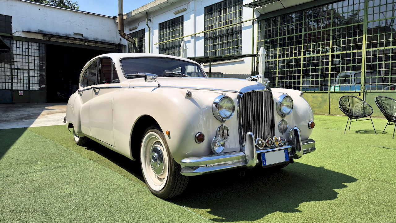 Jaguar Mk IX 9