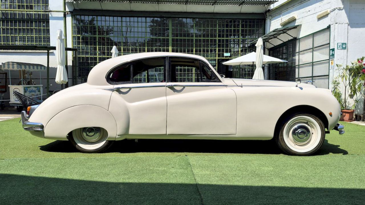 Jaguar Mk IX 12