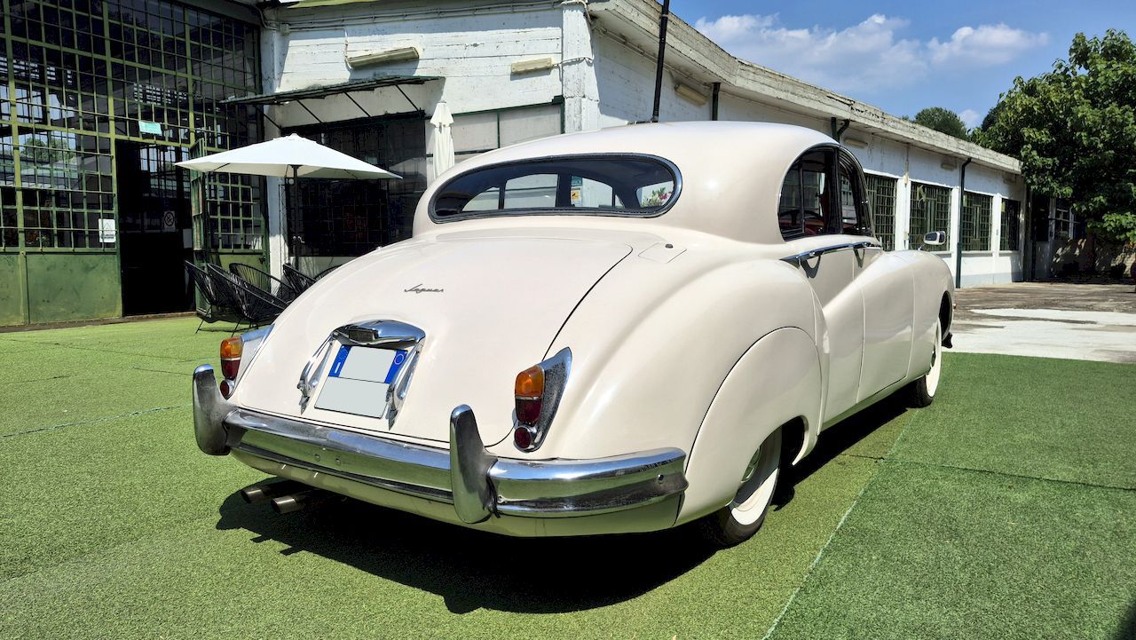 Jaguar Mk IX 15