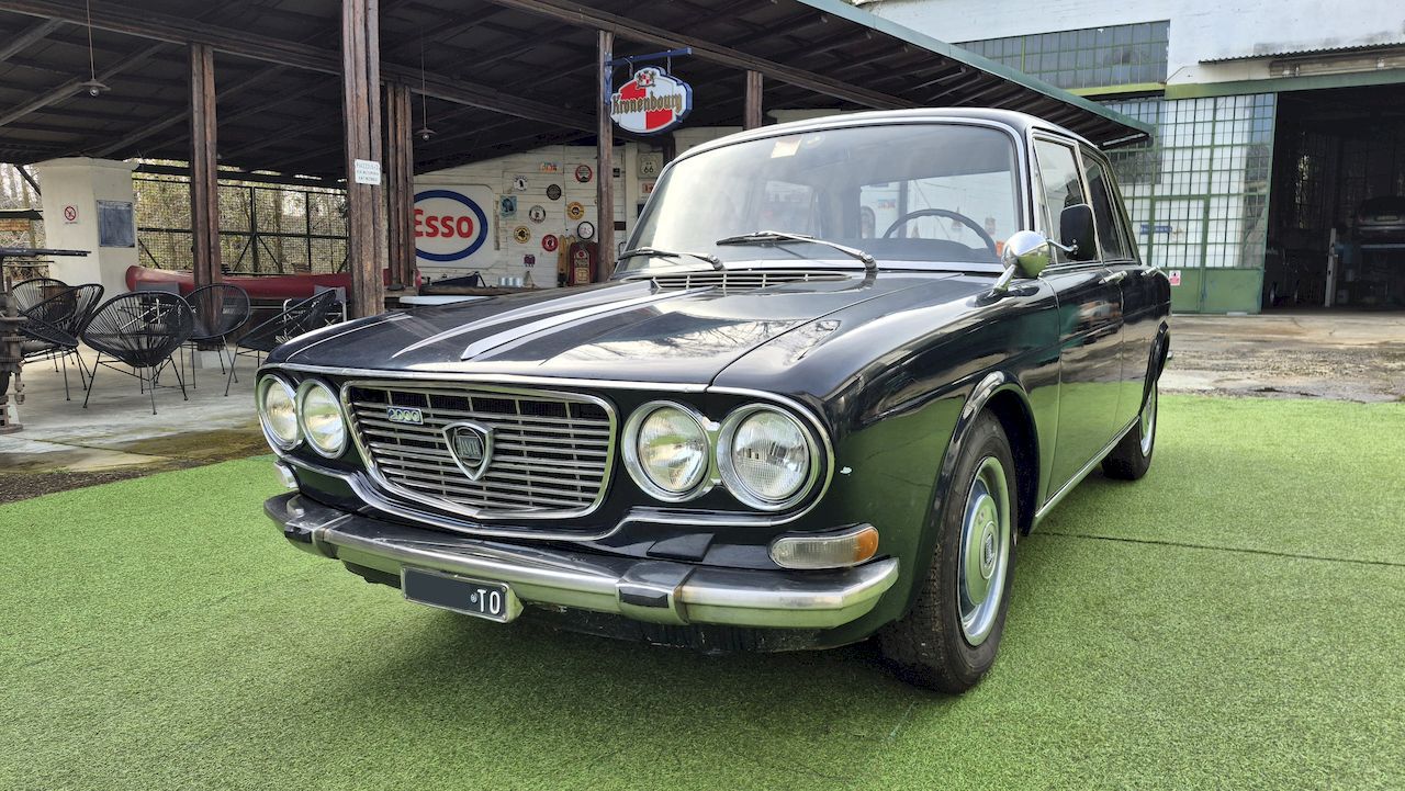 Lancia Flavia 2000 7