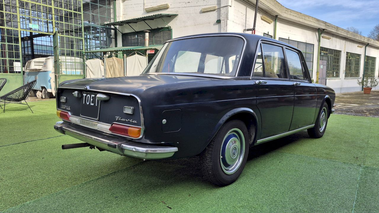 Lancia Flavia 2000 13