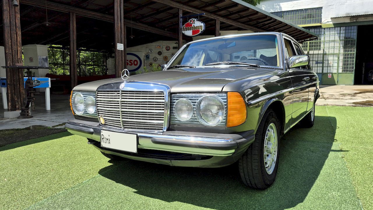 Mercedes-Benz 240 D 8