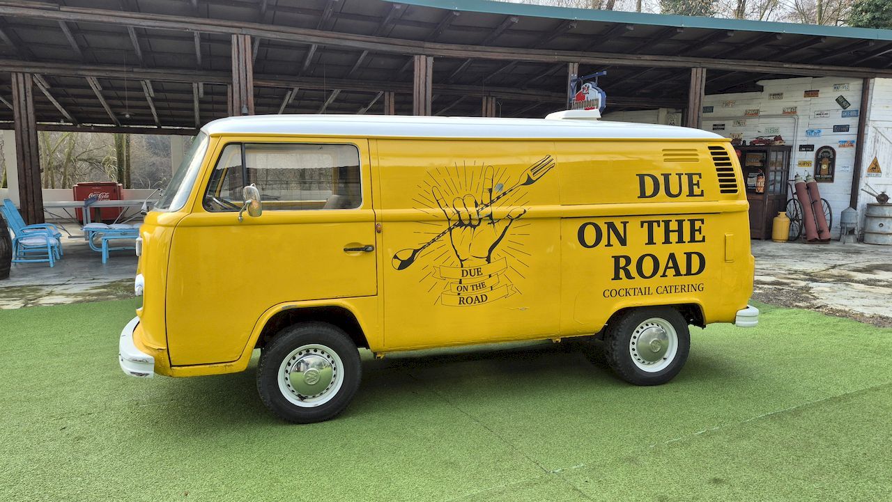 Volkswagen T2b panel van 5