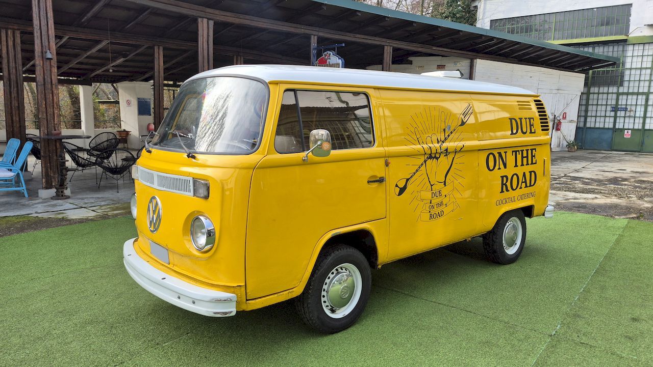 Volkswagen T2b panel van 6
