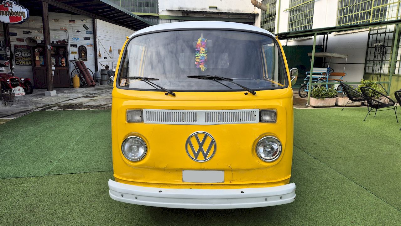 Volkswagen T2b panel van 9