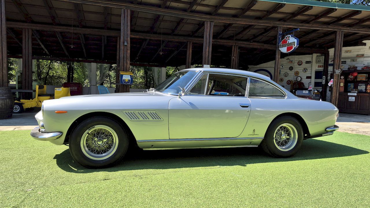 Ferrari 330 GT 2+2 5