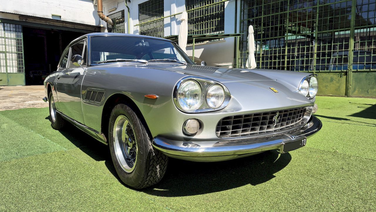 Ferrari 330 GT 2+2 9