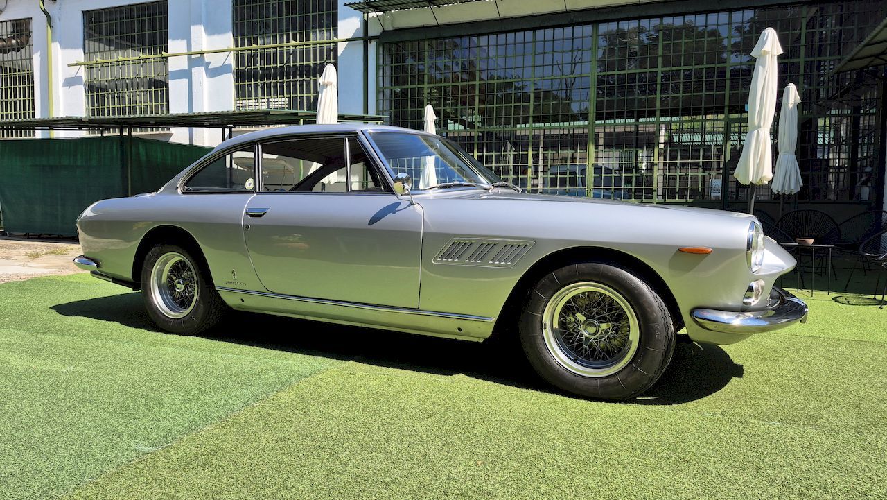 Ferrari 330 GT 2+2 11