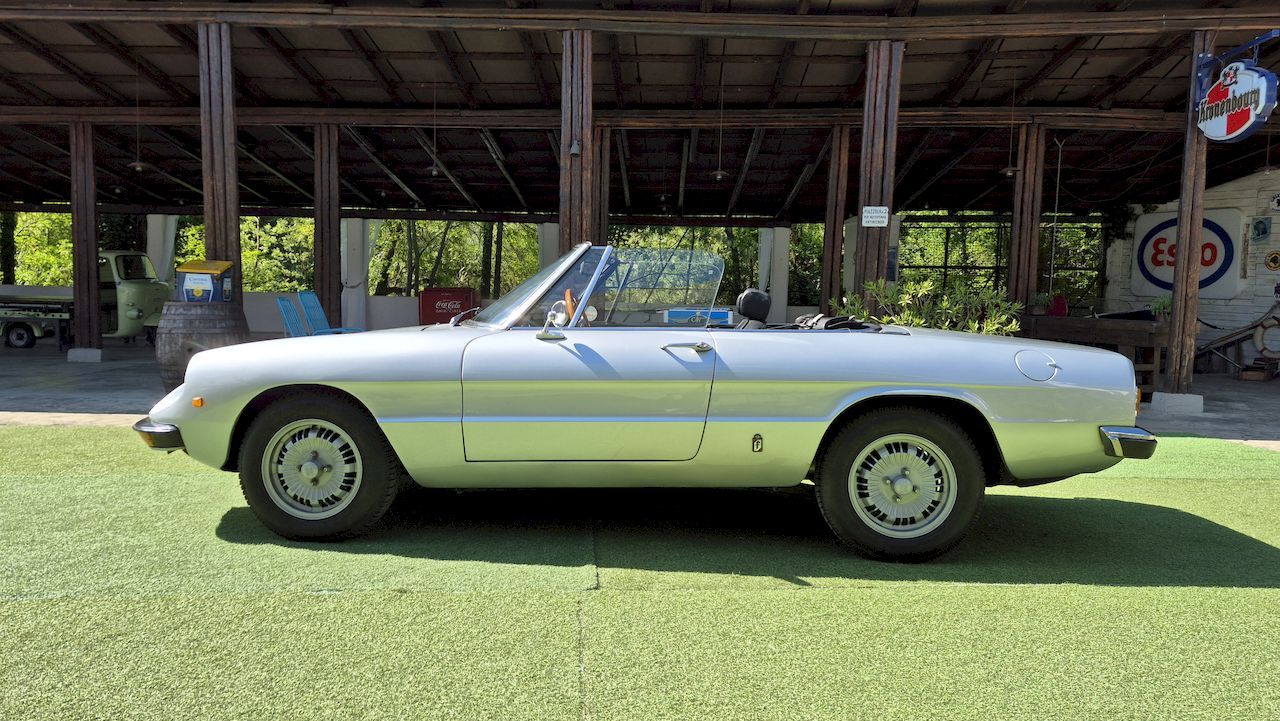 Alfa Romeo Spider 1300 4