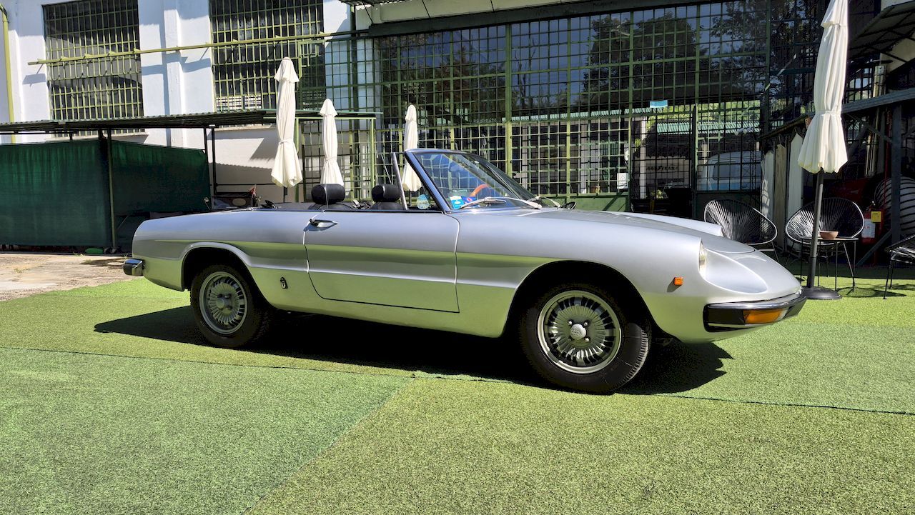 Alfa Romeo Spider 1300 11