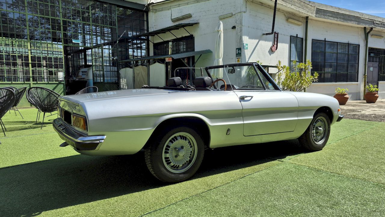 Alfa Romeo Spider 1300 13