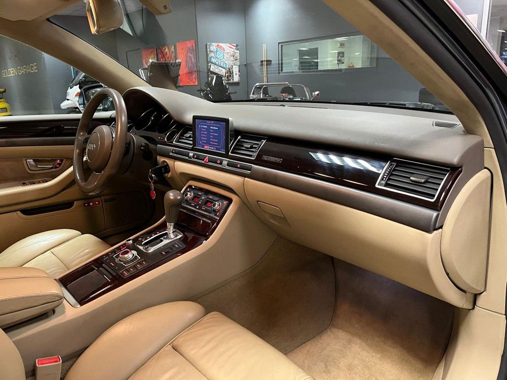 Audi A8 4.2 V8 FSI Quattro Tiptronic 12