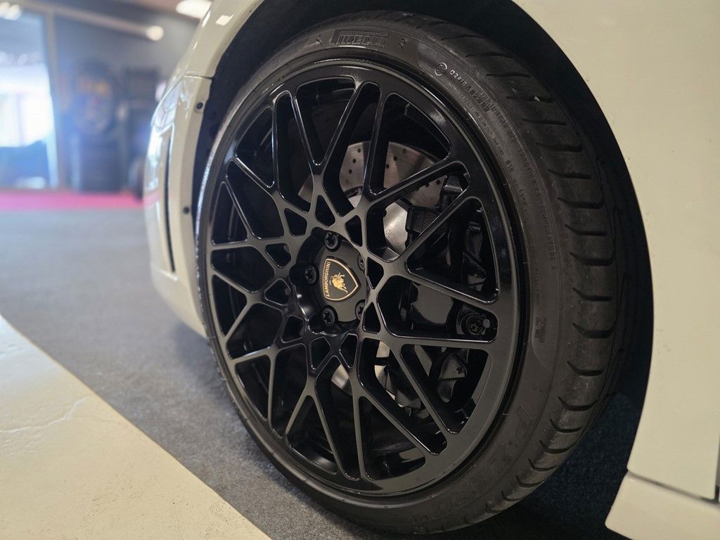 Lamborghini Gallardo LP 560-4 Coupe' 8
