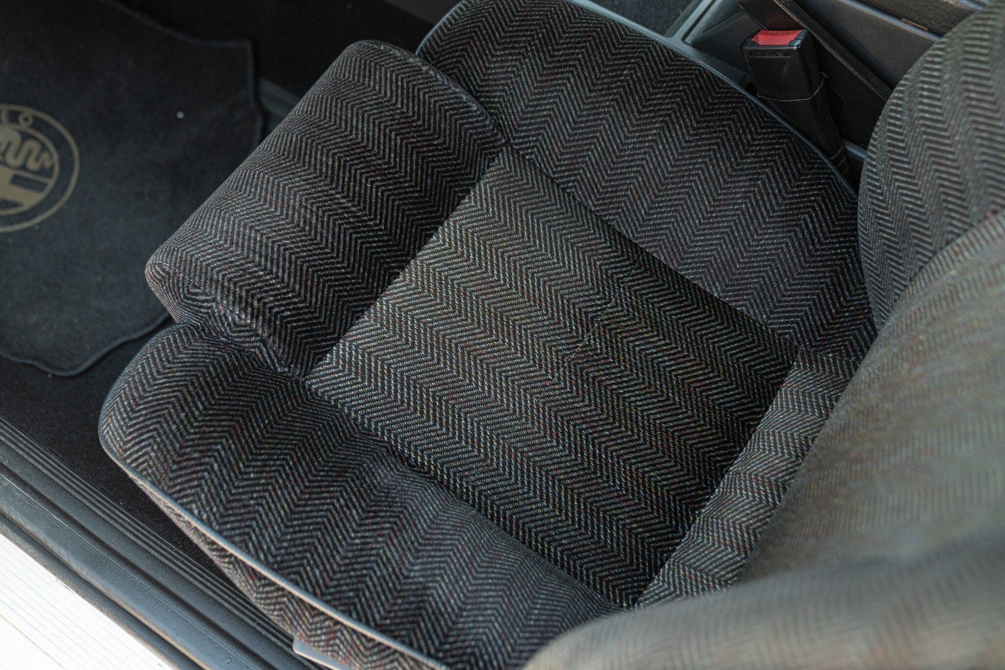Alfa Romeo 75 2.0 38