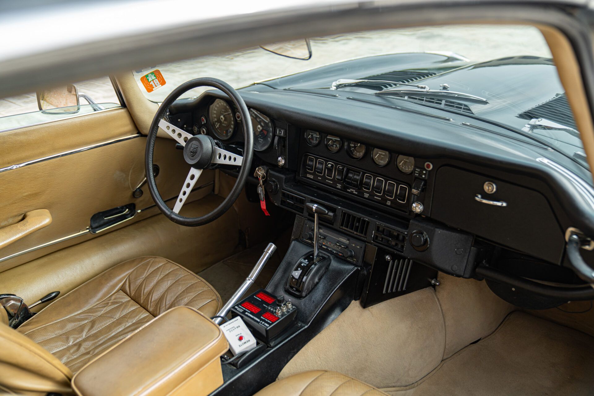 Jaguar E-TYPE COUPE 5.3 V12 27