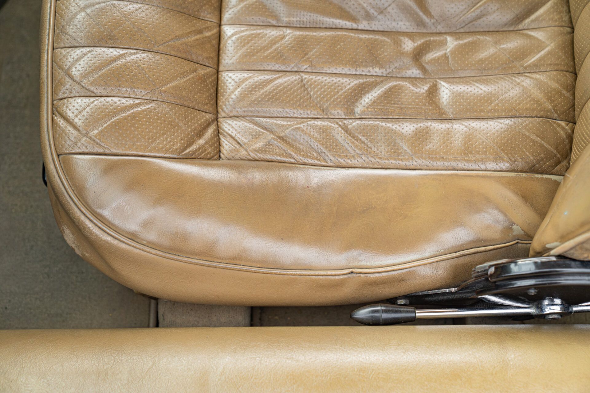 Jaguar E-TYPE COUPE 5.3 V12 31
