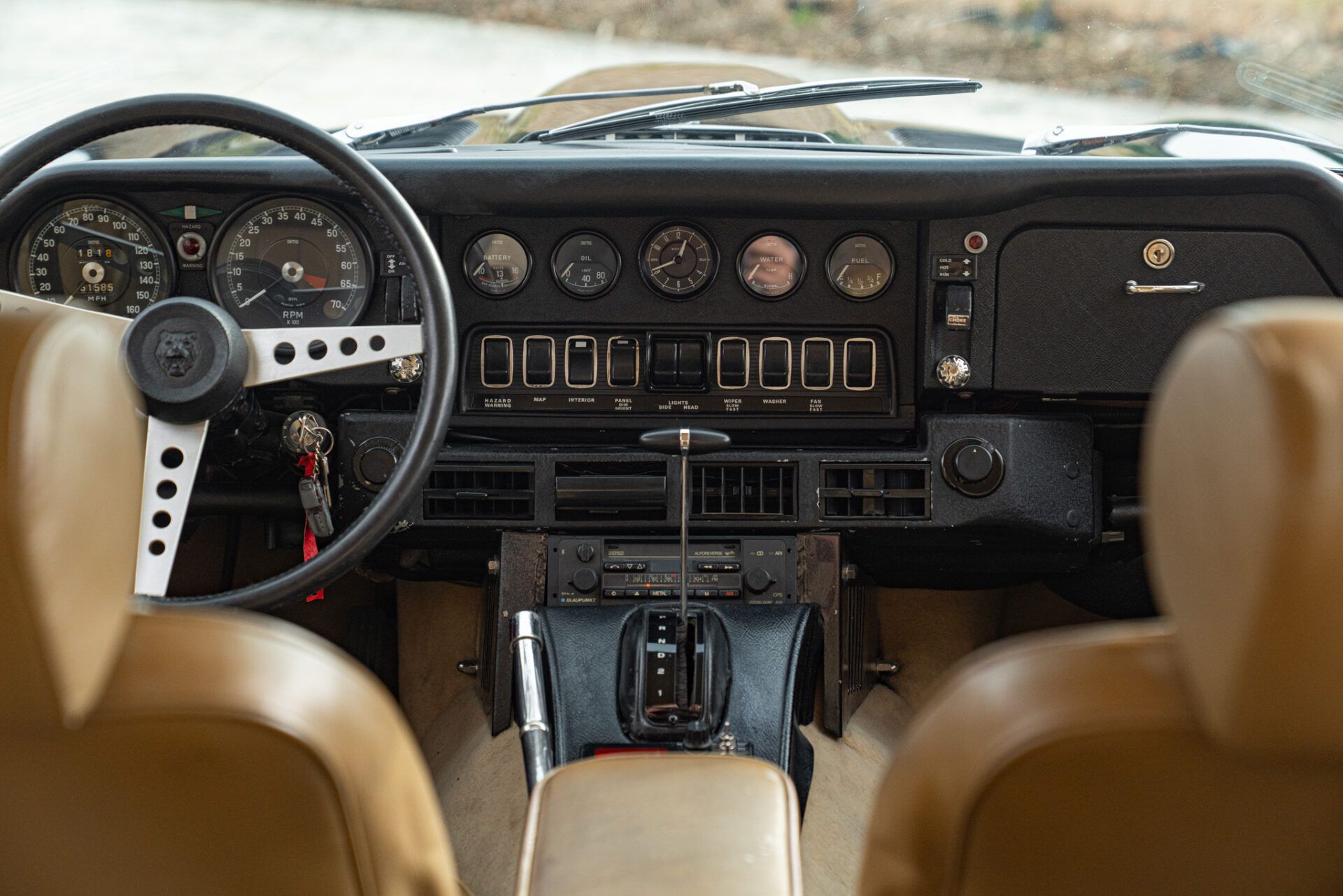 Jaguar E-TYPE COUPE 5.3 V12 36