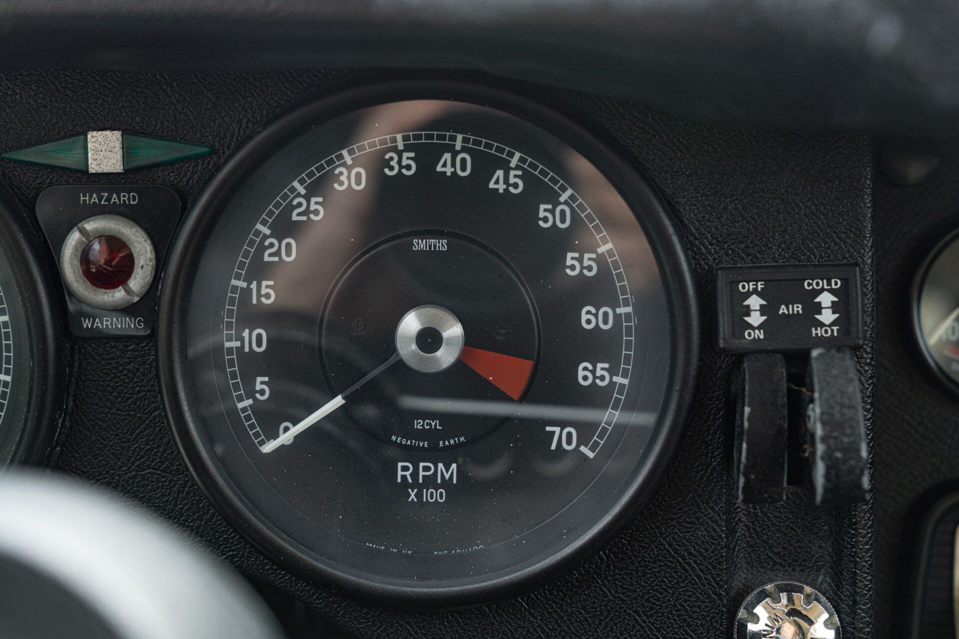 Jaguar E-TYPE COUPE 5.3 V12 54