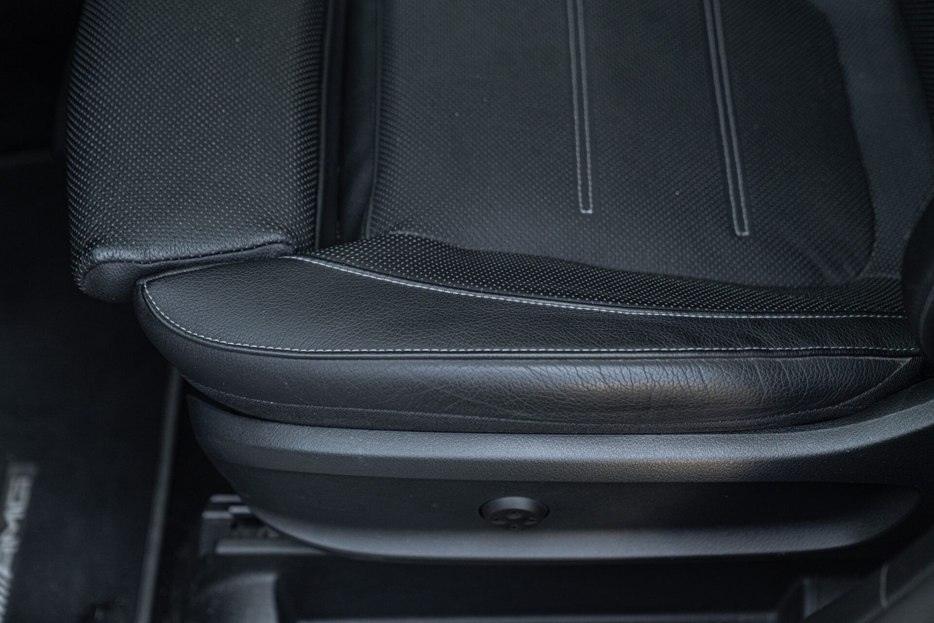 Mercedes-Benz AMG GLA 45 S 32