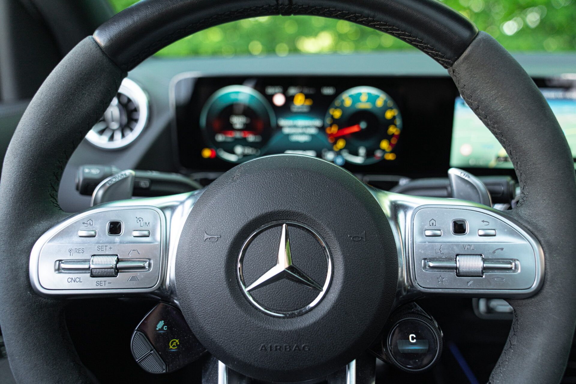 Mercedes-Benz AMG GLA 45 S 41