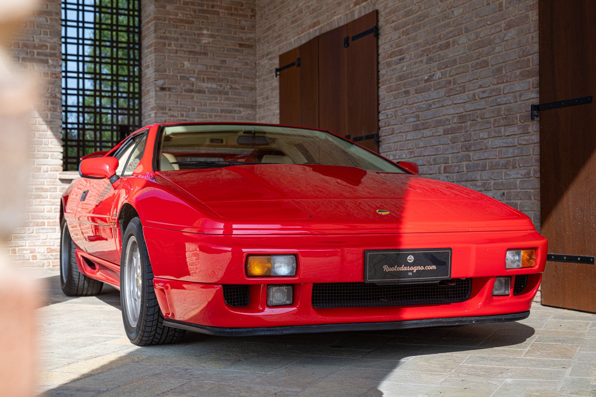 Lotus ESPRIT TURBO SE “HIGH WING” 11