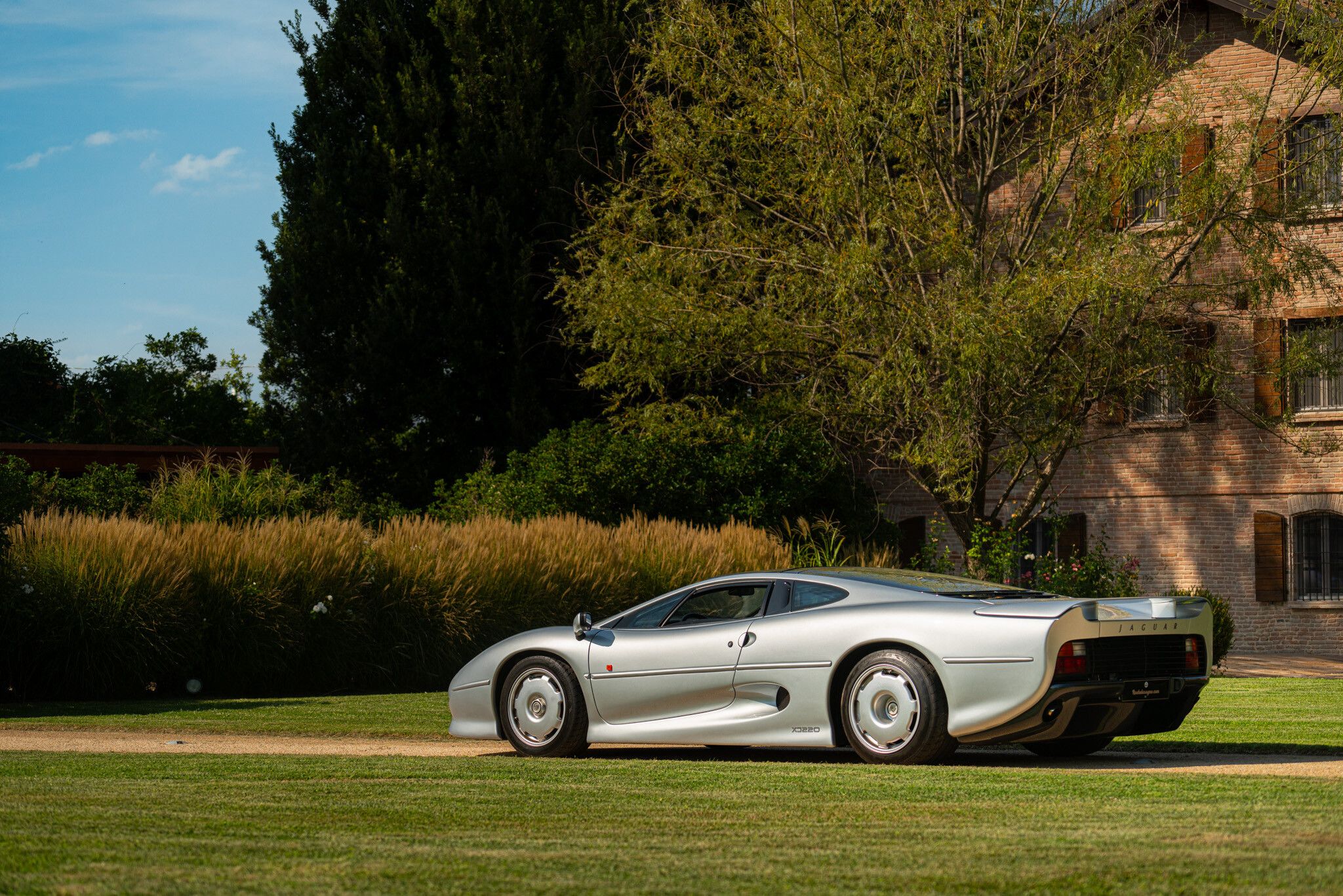Jaguar XJ 220 8