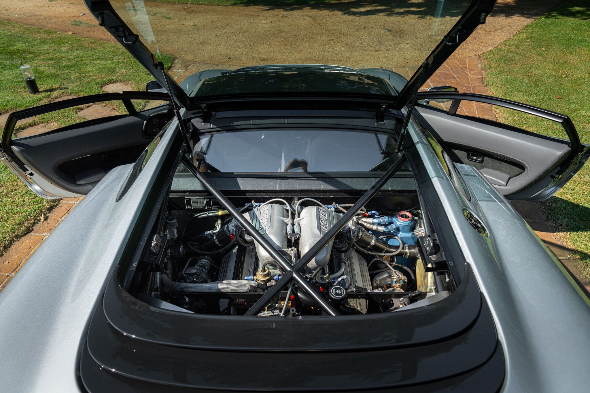 Jaguar XJ 220 65